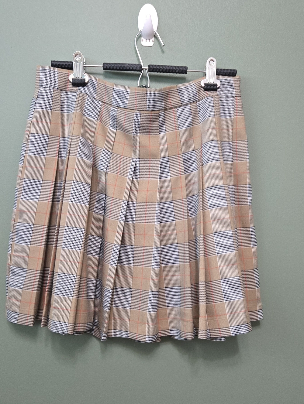 Bagatelle Beige Plaid Pleated Skirt with Subtle Red Accents Sz L - Picture 2 of 7